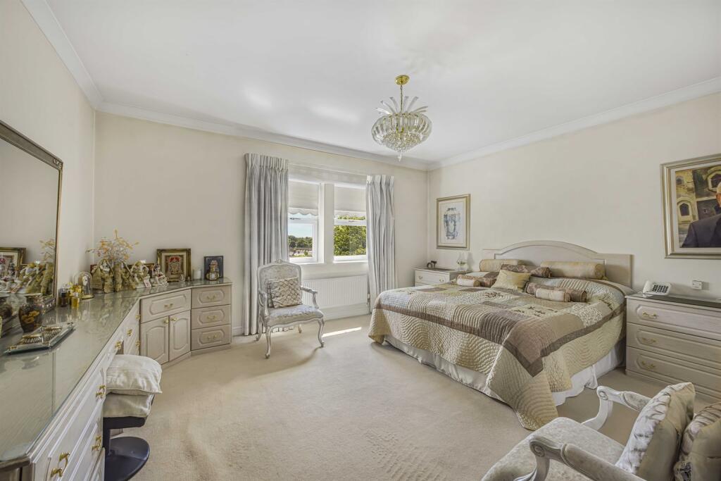 3 bedroom apartment for sale in South Downs Road, Bowdon, WA14